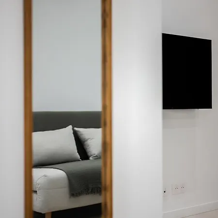 Apartment Deux Pieces Renove Au Coeur De La Vieille Ac